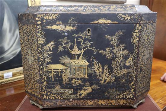 A Chinese export small lacquer box W.46cm